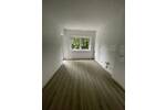 *NEU*NEU*NEU: frisch modernisierte 2 Zimmer, 2 Balkone mit Blick ins Grüne, neues Bad, neuer Boden
