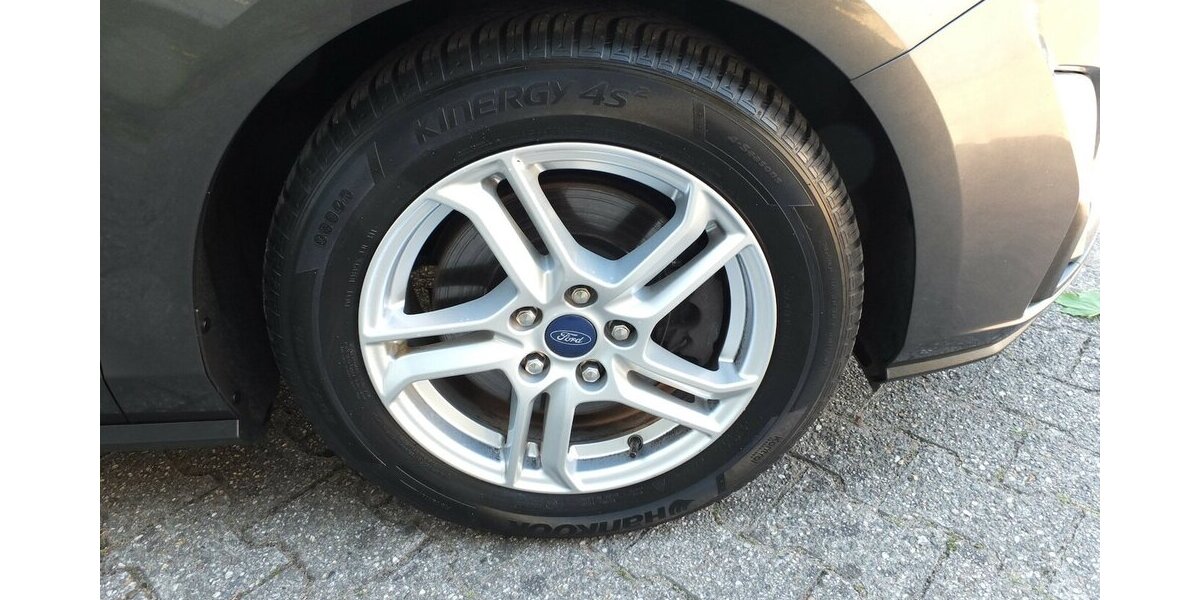 Ford Focus NAVI BLUETOOTH SHZ PARCTRONIC 1 HAND 124.895 km 11.500 &euro; Köln 50858