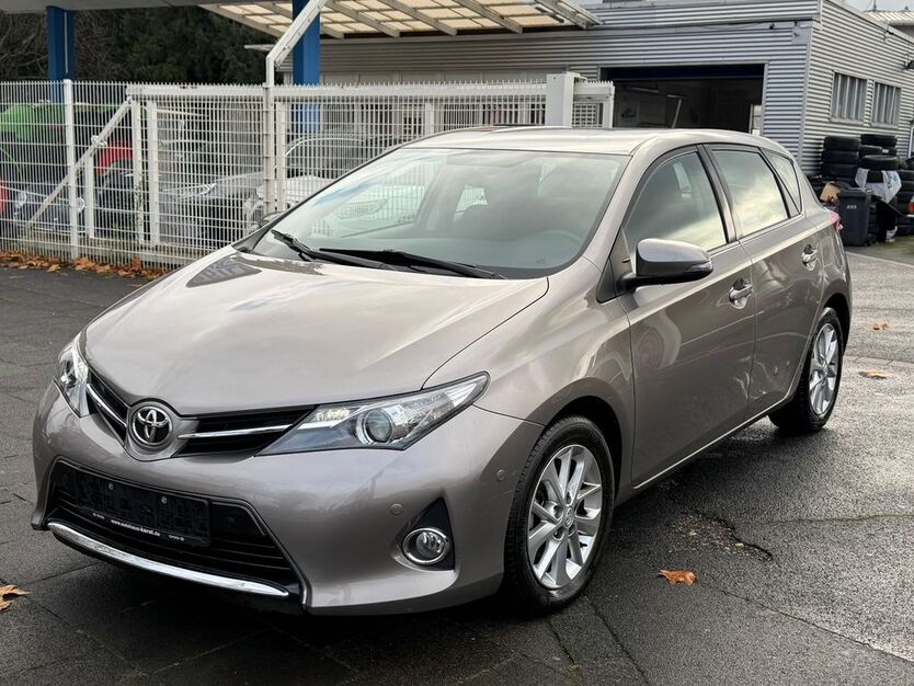 Toyota Auris 87.149 km 8.990 € Köln 51109