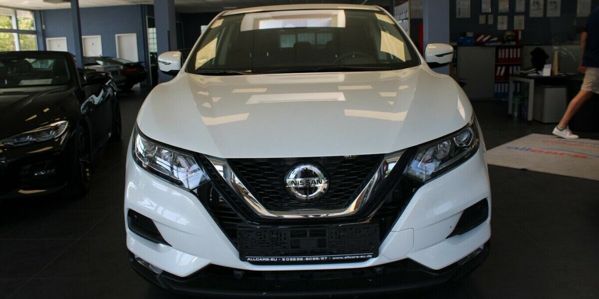 Nissan Qashqai 1.3 DIG-T SHIRO 25.184 km 16.980 &euro; Euskirchen 53881