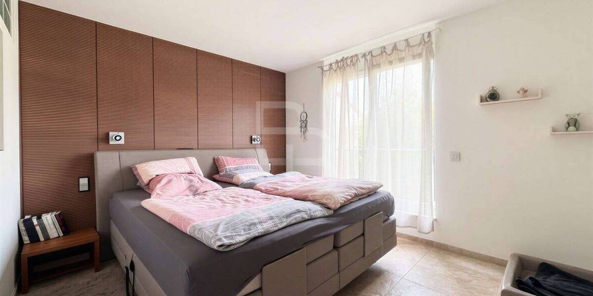 Reihenmittelhaus Köln Westhoven - 4 Zimmer, 195 m&sup2;, 2.900&euro; | Angebot:26540491