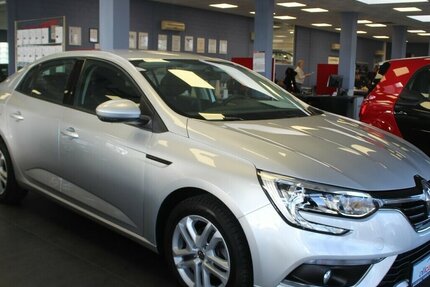 Renault Megane TCe 115 - Klima - PDC - 33.450 km 11.980 € Euskirchen 53881
