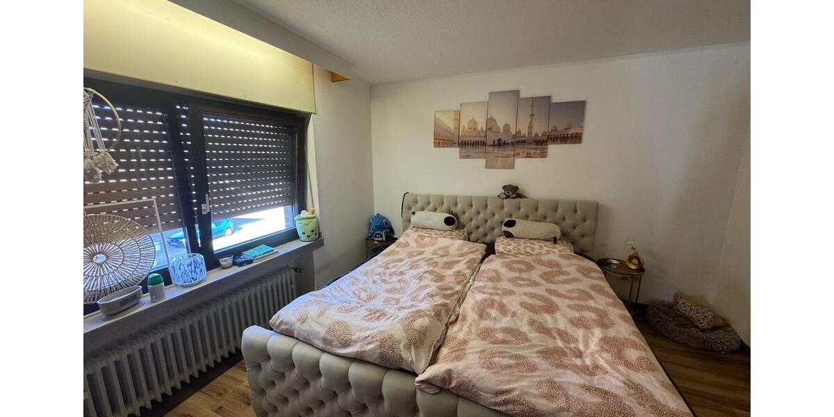 Etagenwohnung Erftstadt - 5 Zimmer, 159 m&sup2;, 1.550&euro; | Angebot:25751622