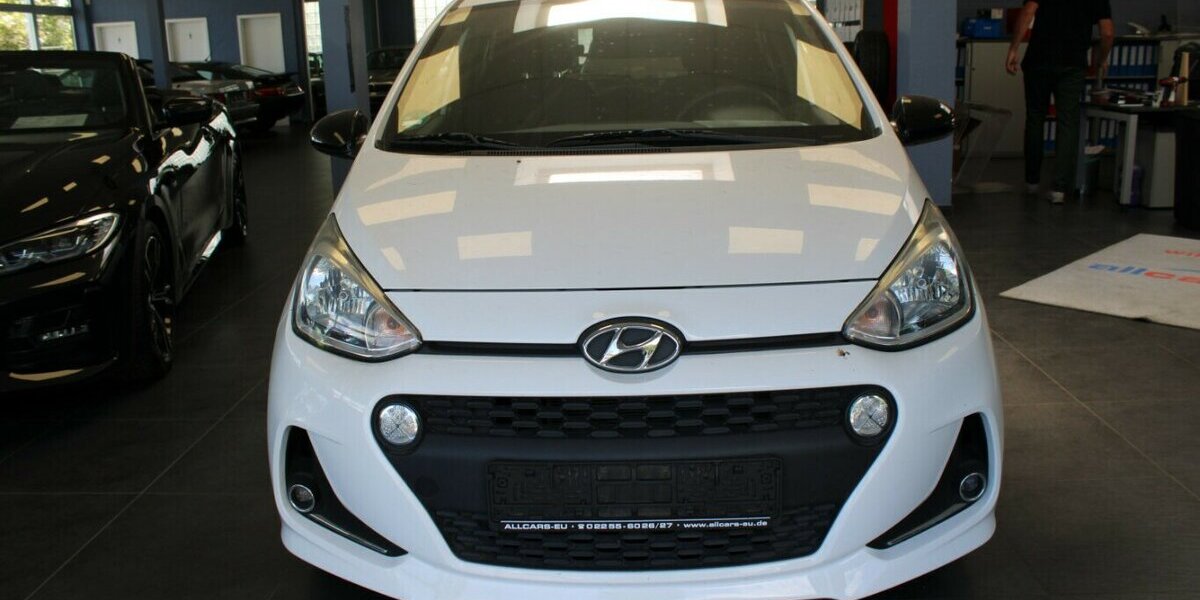 Hyundai i10 1.0 Passion 33.820 km 10.980 &euro; Euskirchen 53881