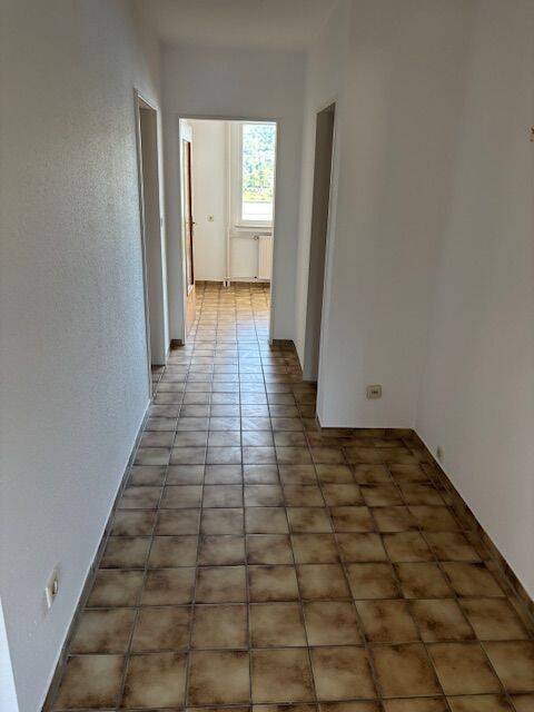 Rheinpromenade! Renovierte 4-Zimmerwohnung mit schickem Duschbad und Loggia