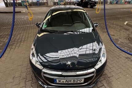 Peugeot 208 145.000 km 6.500 &euro; Köln 50829