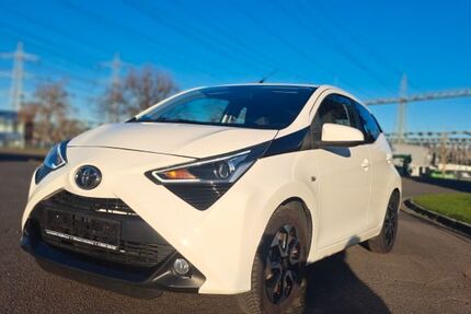 Toyota Aygo (X) 73.600 km 9.250 &euro; Lohmar 53797