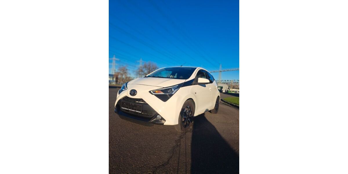 Toyota Aygo (X) 73.600 km 9.250 &euro; Lohmar 53797