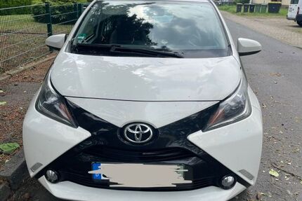 Toyota Aygo (X) 88.000 km 6.900 &euro; Niederkassel 53859