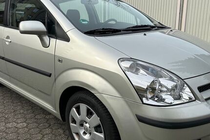 Toyota Corolla Verso 76.000 km 5.400 € Köln 50733