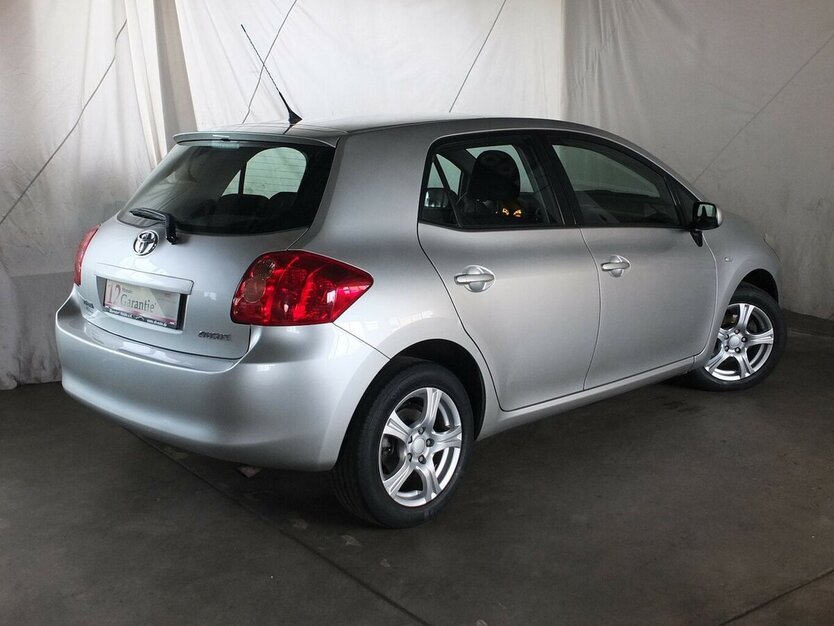 Toyota Auris 1.6i SOL ALLE INSPEKTIONEN GARAGENWAGEN 174.885 km 5.704 € Köln 50858