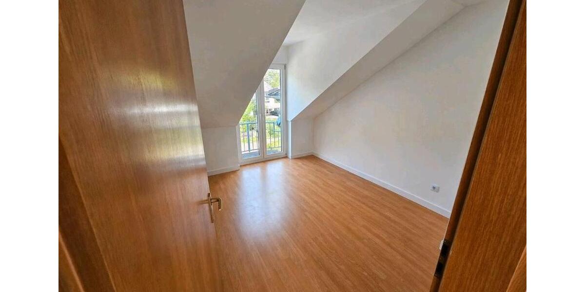 Dachgeschoßwohnung Siegburg - 3 Zimmer, 75 m&sup2;, 975&euro; | Angebot:26296339