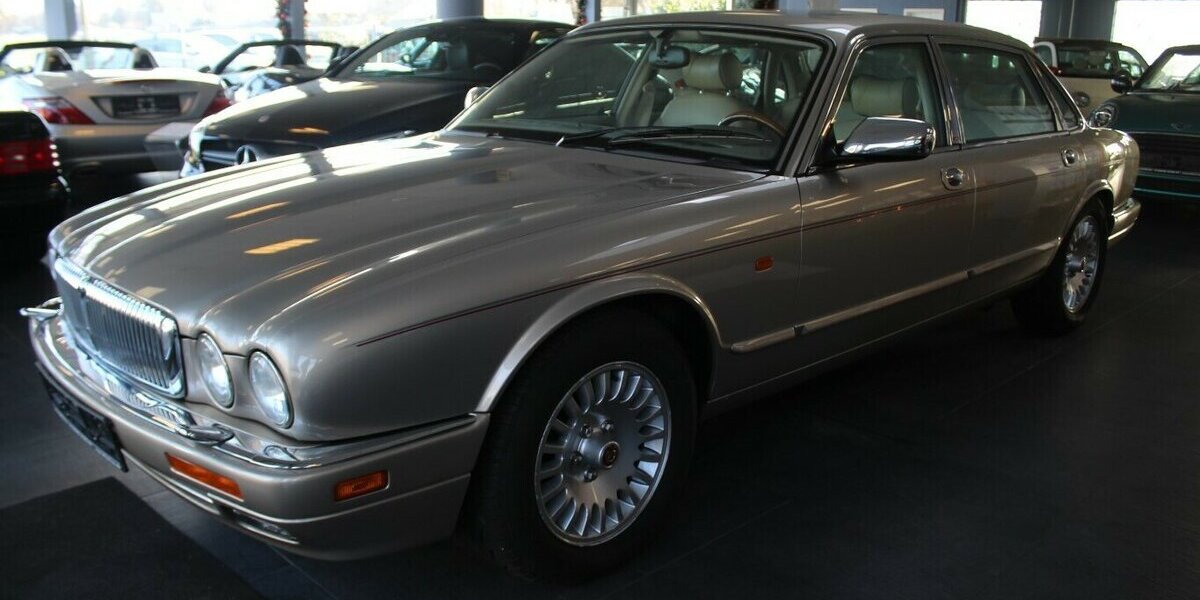 Jaguar XJ 4.0 Lang Automatik - Leder - Schiebedach - 119.865 km 16.980 &euro; Euskirchen 53881