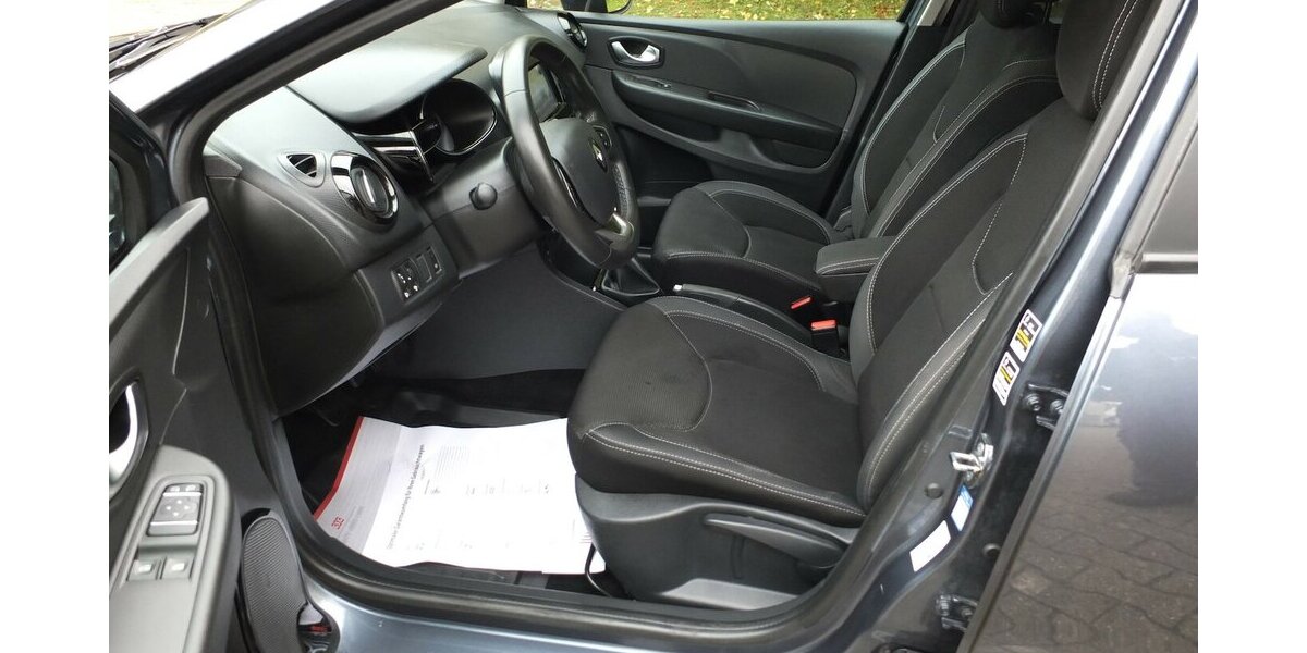 Renault Clio BLACK WEEK 25: EXPRESSION NAVI PARCTRONIC STA 118.021 km 7.904 &euro; Köln 50858