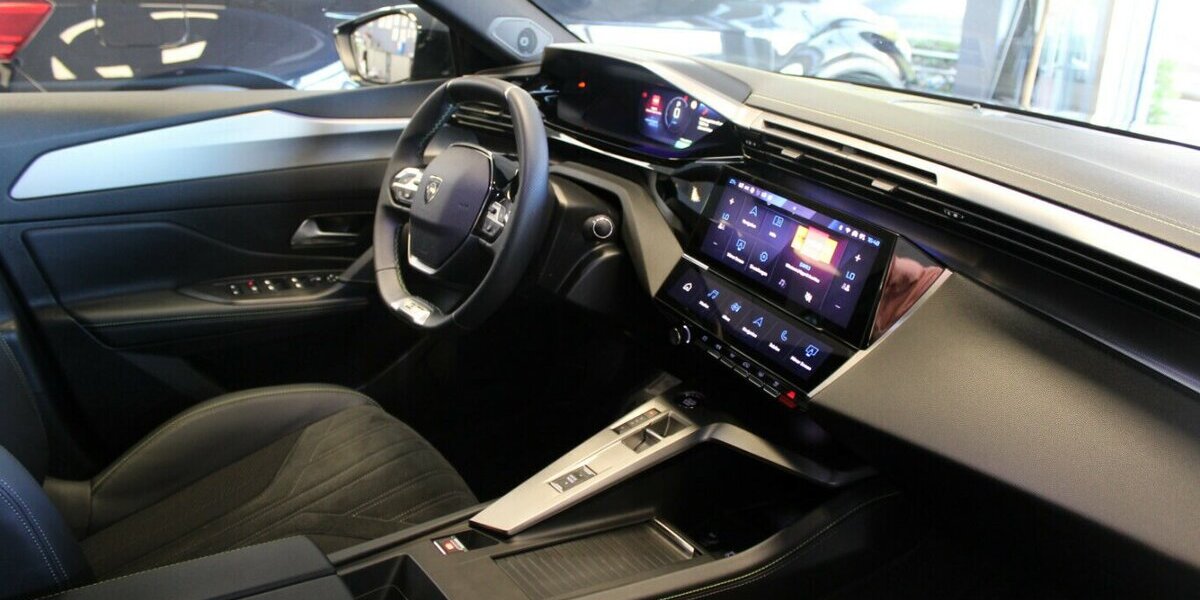 Peugeot e-308 SW Elektro 156 GT 4.919 km 28.980 &euro; Euskirchen 53881