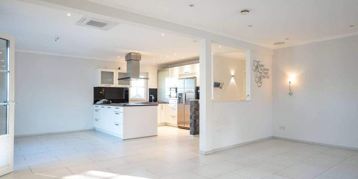 Neubaucharakter trifft Wohlfühloase: Hochwertig ausgestattetes Einfamilienhaus mit Außenpool! 6 zimmer