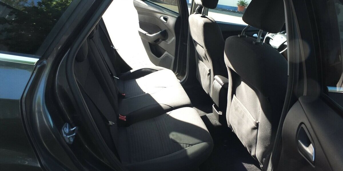 Ford Focus TITANIUM WM26: NAVI KLIMAAUT EINPARKHILFE 134.288 km 6.998 &euro; Köln 50858