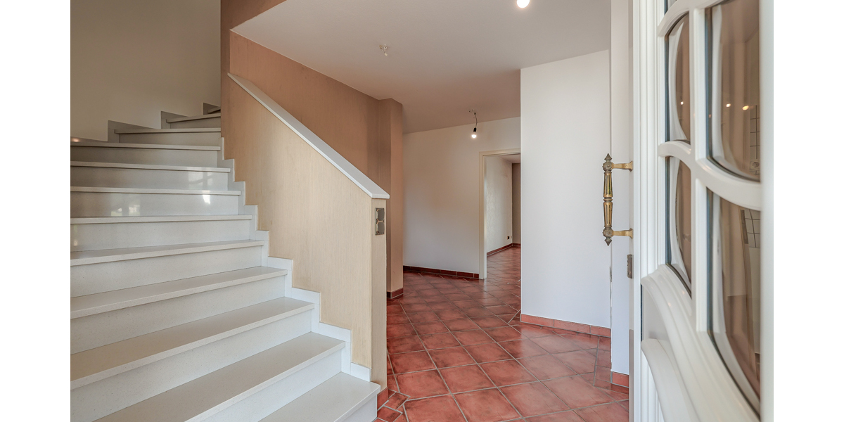 Großzügiges Einfamilienhaus auf weitläufigem Grundstück mit Sauna, Nebengebäude und Doppelgarage - Einfamilienhaus Königswinter / Berghausen Berghausen | Angebot:27224852