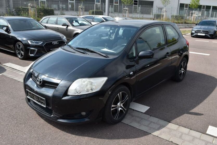 Toyota Auris 163.025 km 3.750 € Köln 51103