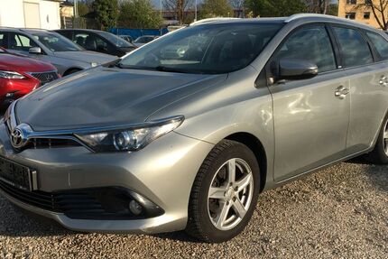 Toyota Auris 181.000 km 7.499 &euro; Bonn 53227