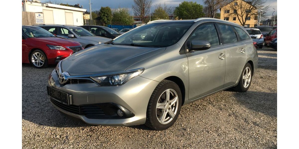 Toyota Auris 181.000 km 7.499 &euro; Bonn 53227