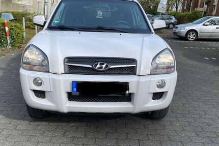 Hyundai TUCSON 186.000 km 2.900 &euro; Bonn 53125