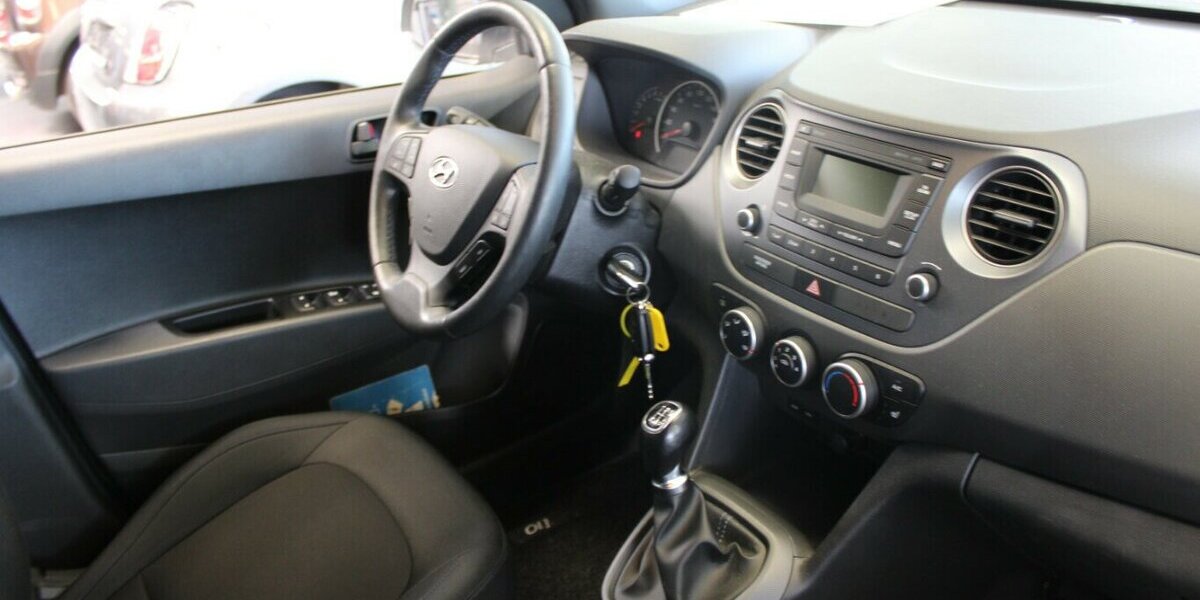 Hyundai i10 1.0 Passion 33.820 km 10.980 &euro; Euskirchen 53881
