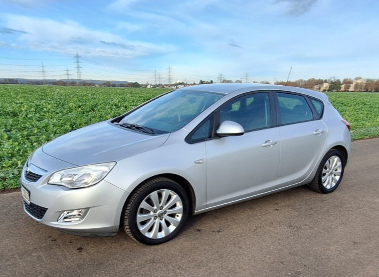Opel Astra 95.000 km 5.900 &euro; Köln 50667