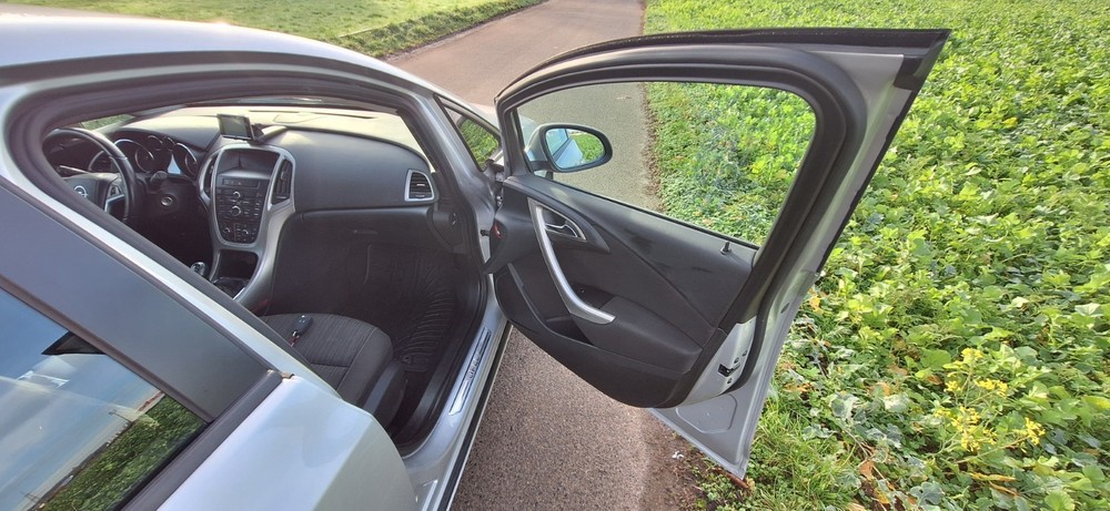 Opel Astra 95.000 km 5.900 &euro; Köln 50667