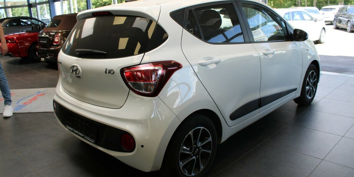 Hyundai i10 1.0 Passion 33.820 km 10.980 &euro; Euskirchen 53881