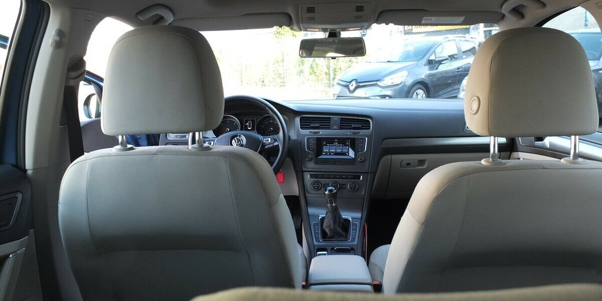 VW Golf COMFORTLINE PANORAMADACH KLIMAAUTOMATIK 1.Han 150.000 km 9.908 &euro; Köln 50858