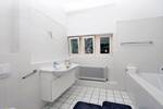 Wunderschöne, großzügige AltbauWohnung! Großer Balkon-toller Schnitt-zentral gelegen