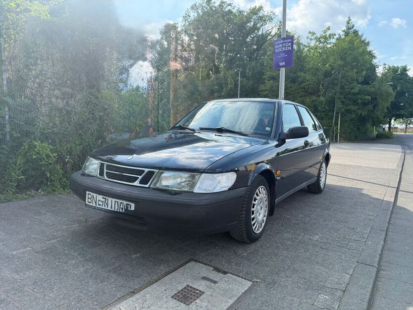 900