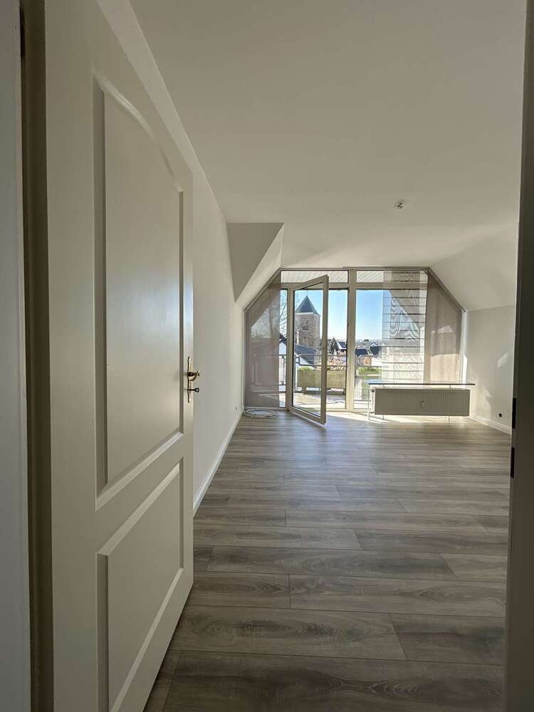 Haus zum Kaufen in Niederkassel 995.000 € 296 m²
