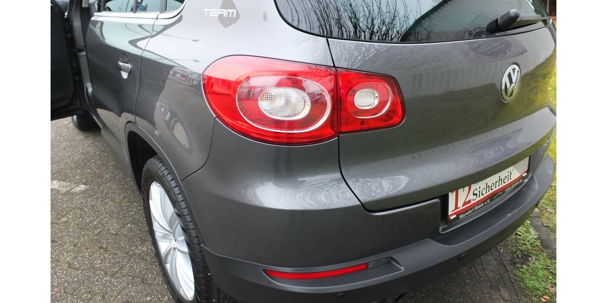 VW Tiguan TEAM orig.ATM ca 52 tkm XENON AHK PARKPILOT 112.432 km 10.598 &euro; Köln 50858