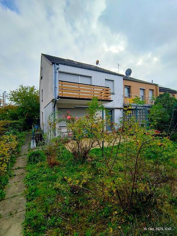 Gute Gelegneheit Großzügig geschnittenes Reihenendhaus mit Balkon, schönem Garten und Garage 6 zimmer