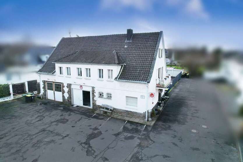 Haus zum Kaufen in Hennef 349.000 € 300 m²