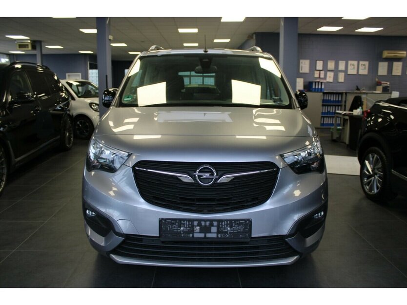 Opel Combo-e Life Ultimate 27.035 km 19.980 € Euskirchen 53881