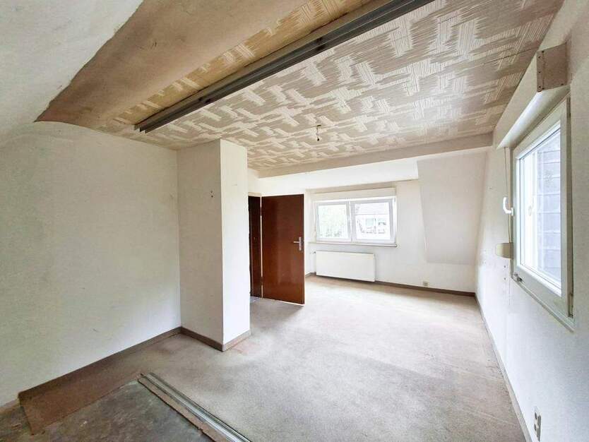 CITYHOUSE: Freistehendes Einfamilienhaus mit viel Potential, traumhaften großen Grundstück, Garage 3 zimmer