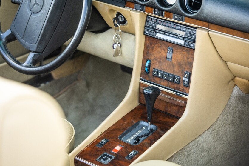 Mercedes-Benz SL 560 116.000 km 42.000 € Köln 50667