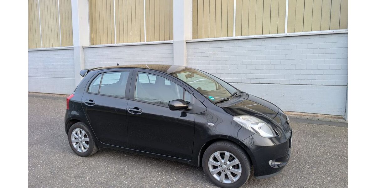Toyota Yaris 153.400 km 3.750 &euro; Lohmar 53797