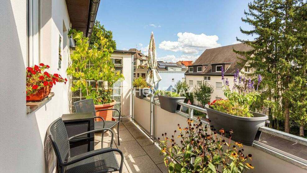 Stilsicher wohnen in Bonn-Beuel: moderne 3-Zimmer-Wohnung mit Balkon, Stellplatz und Substanz