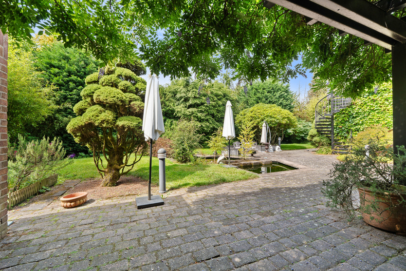 Hochwertiges, flexibel nutzbares Architektenhaus mit EinliegerWohnung und Traumgarten in begehrter Lage von Bonn-Röttgen