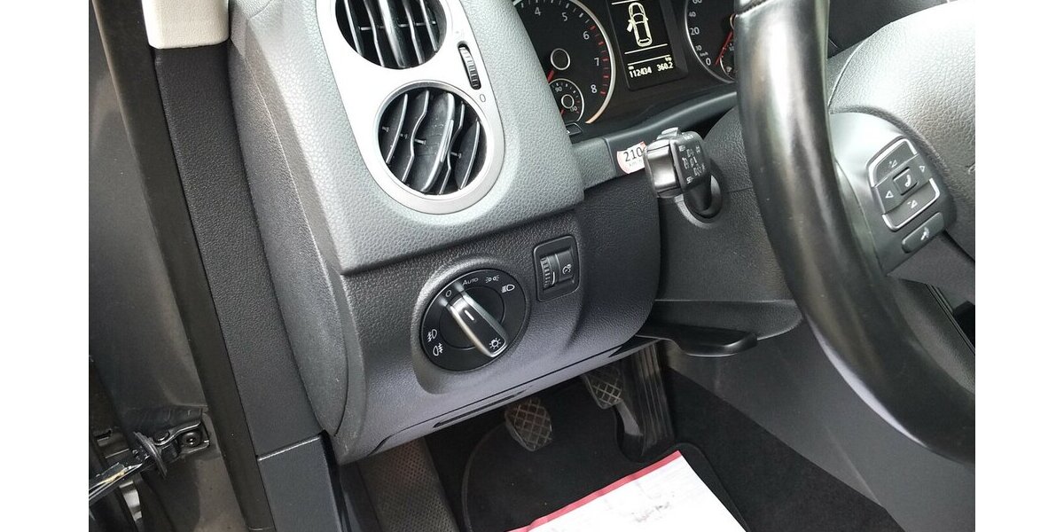 VW Tiguan TEAM orig.ATM ca 52 tkm XENON AHK PARKPILOT 112.432 km 10.450 &euro; Köln 50858