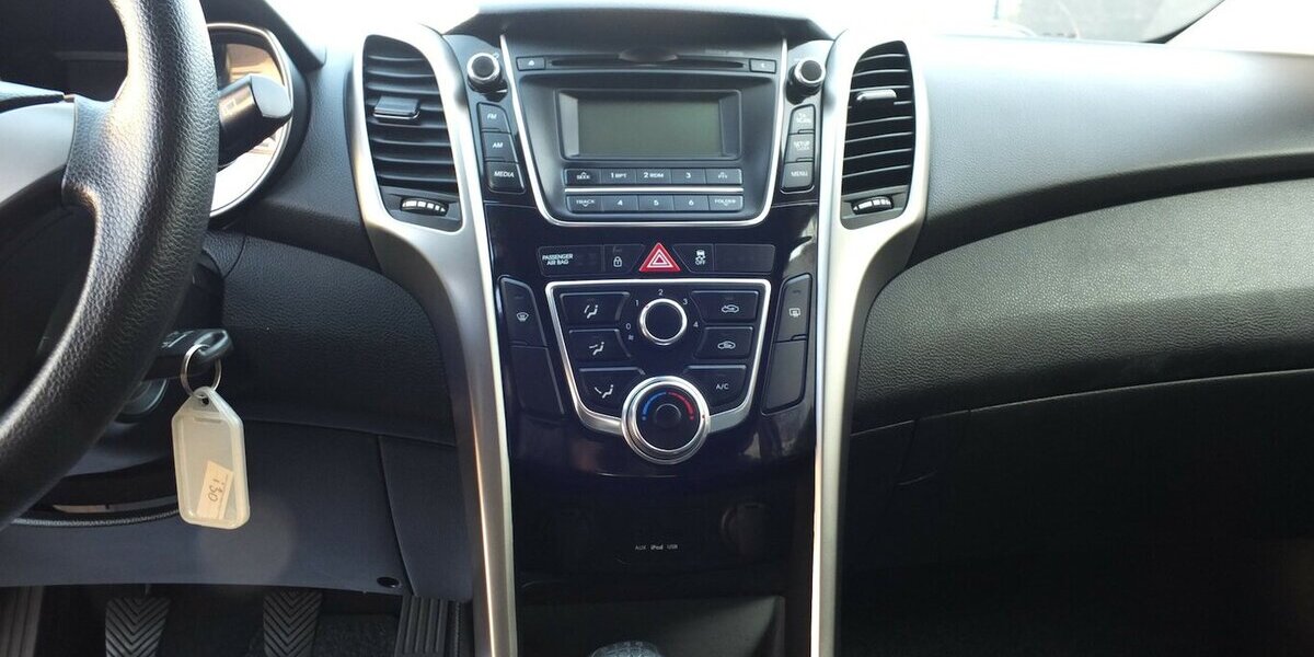 Hyundai i30 KLIMAAUTOMATIK SPORT LMF/BREITREIFEN 117.877 km 7.500 &euro; Köln 50858