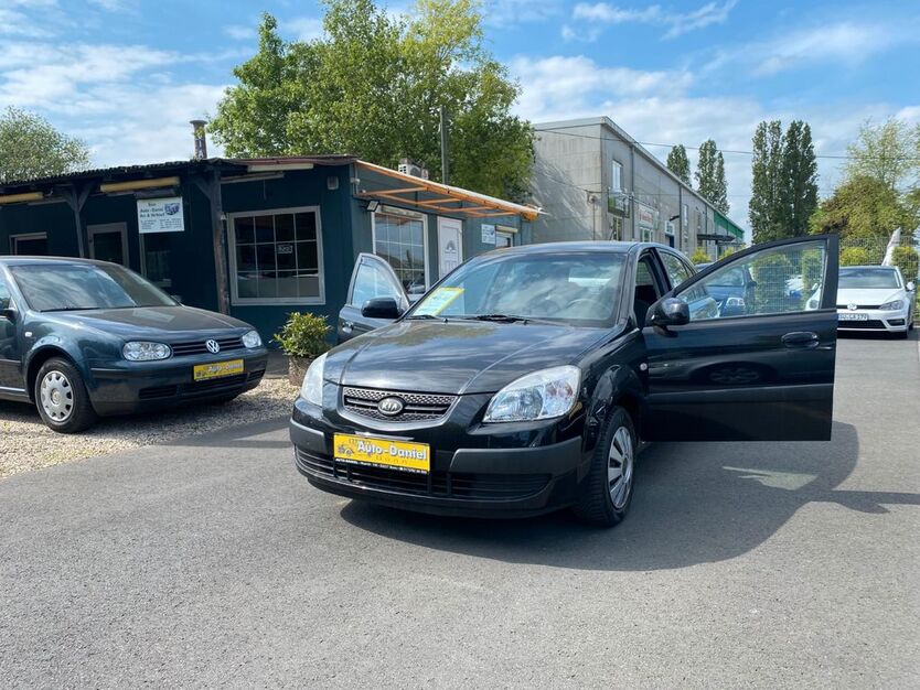 Kia Rio 179.000 km 1.800 € Bonn 53227