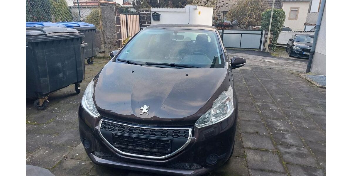 Peugeot 208 96.000 km 7.199 &euro; Remagen 53424