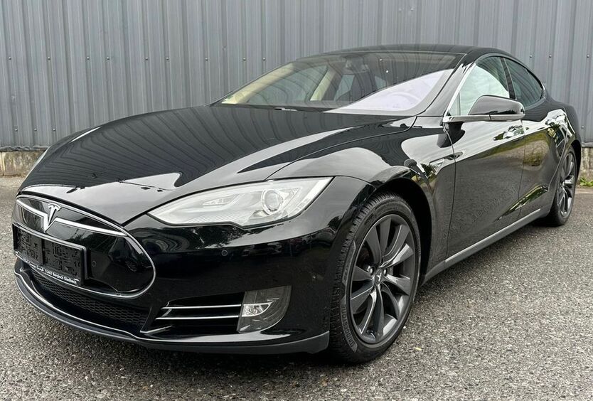 Tesla Model S 384.862 km 11.990 € Bergisch Gladbach 51467