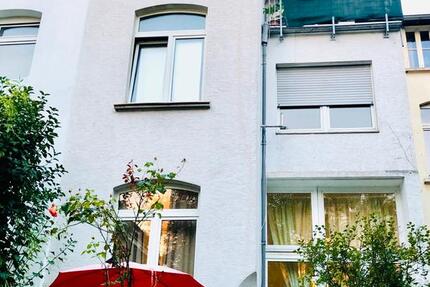 Jugendstil. 4 Apartments. Zentral. viel Potential. Provisionsfrei