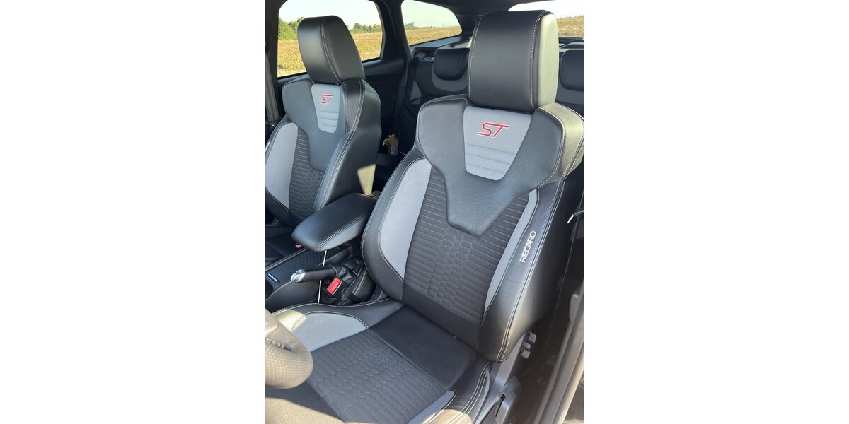 Ford Focus 82.000 km 17.400 &euro; Köln 50667